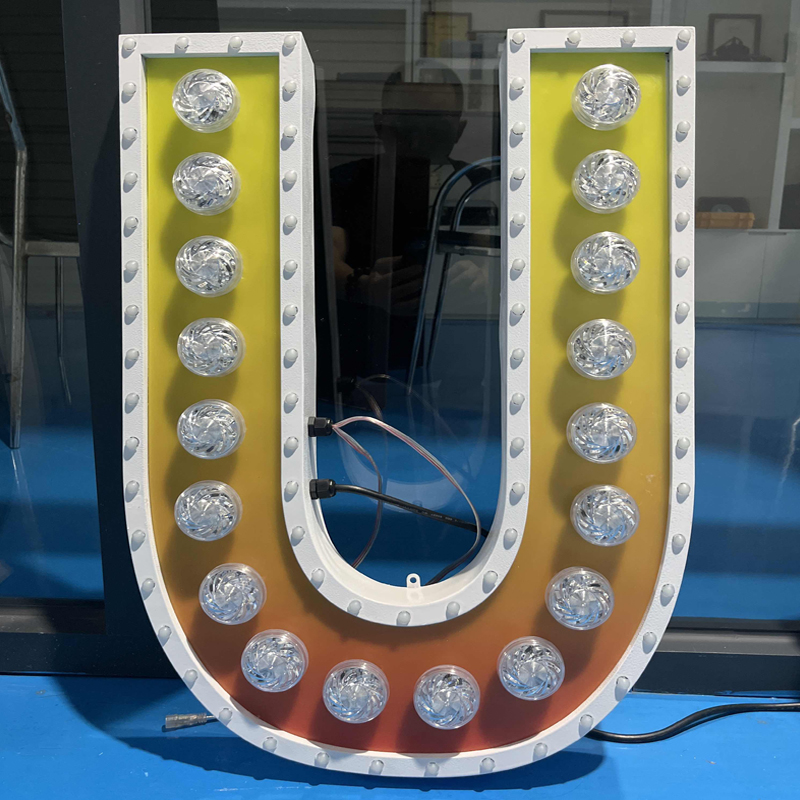 为何游乐场所常用金属LED发光字标识装璜？